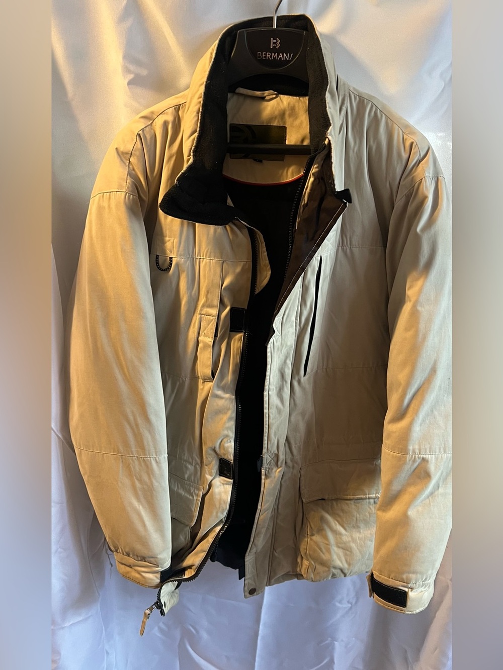 Men's Beige Puffer Jacket with Black Trim - Unbranded